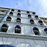 Zeno Suites Hotel
